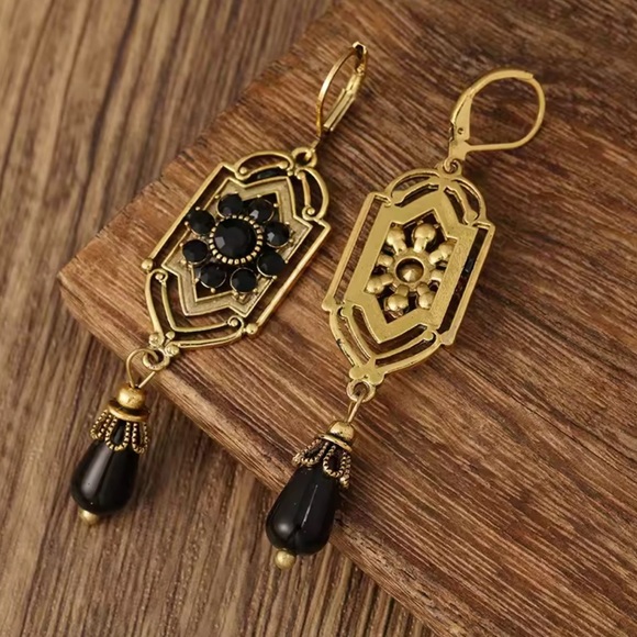 Vintage Marquis Ekaterina Gold Brass Earrings - Picture 3 of 5